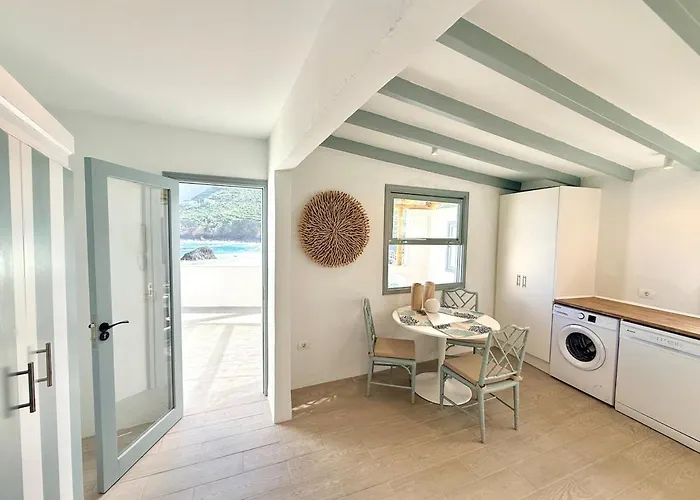 Сasa de vacaciones Casa Riva, With Pool Overlooking The Sea Las Aguas