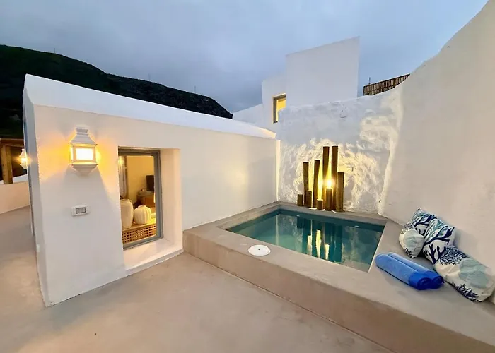 Сasa de vacaciones Casa Riva, With Pool Overlooking The Sea