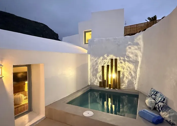 Dom wakacyjny Casa Riva, With Pool Overlooking The Sea