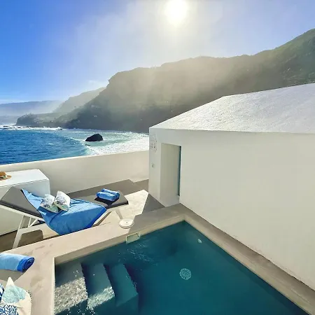Hébergement de vacances Casa Riva, With Pool Overlooking The Sea *