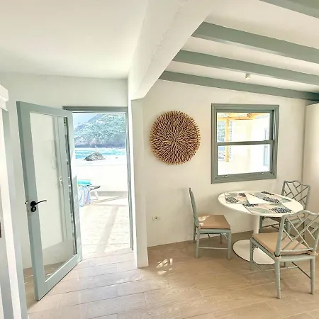 Casa Riva, With Pool Overlooking The Sea Vakantiehuis