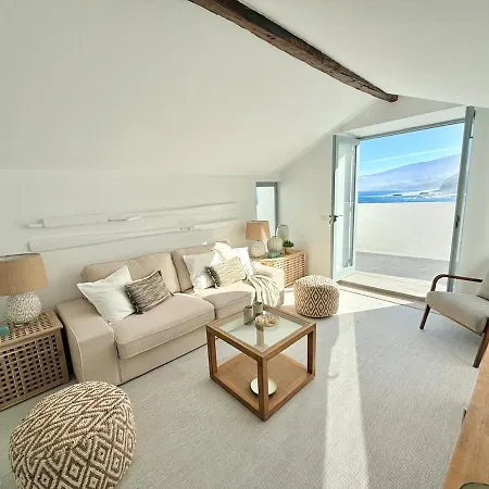 Vakantiehuis Casa Riva, With Pool Overlooking The Sea