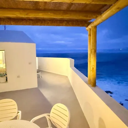Дом отдыха Casa Riva, With Pool Overlooking The Sea